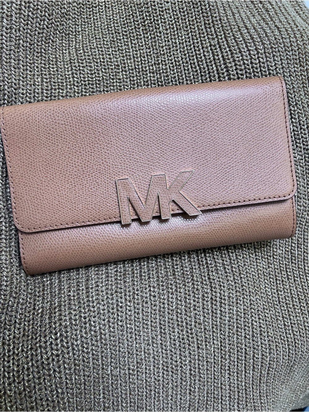 Michael Kors Florence Large Leather Billfold Wallet Pebbles’s tan